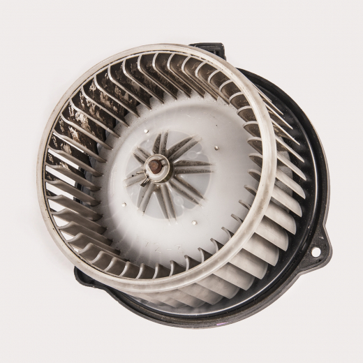 Моторчик печки Mitsubishi Delica Space Gear '94-'07 передний контрактный