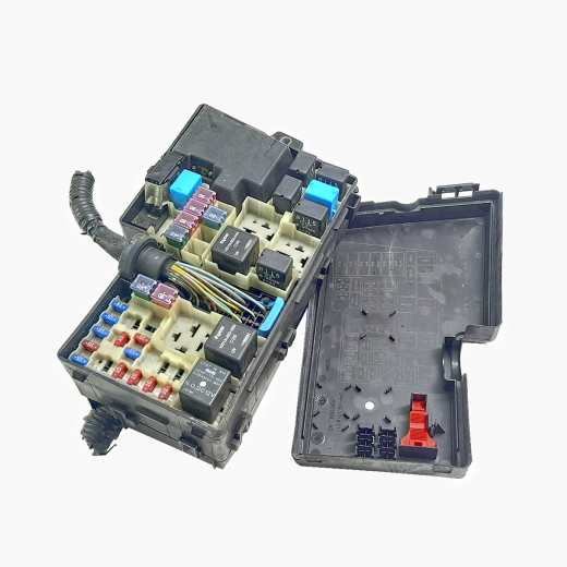 Блок реле (под капот) Mazda Axela '03-'09 контрактный