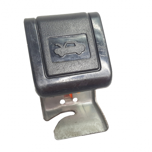 Кнопка (рычаг) открывания капота Toyota Vista '88-'90/ Corolla '87-'92/ Corolla '91-'02/ Camry '86-'90/ Corona '87-'92/ Carina '88-'92/ Mark II '84-'88/ Mark II '88-'93/ Camry Prominent '88-'89/ Sprinter Carib '89-'95/ Ceres '92-'98/ Chaser '84-'88/ Chaser '88-'92/ Cresta '84-'88/ Cresta '88-'92/ Estima '90-'00/ Estima '99-'06/ Estima Lucida '92-'00/ Estima Emina '92-'00/ Hilux Surf '95-'02/ Ipsum '96-'01/ Levin '87-'91/ Levin '91-'95/ Marino '92-'98/ Hiace Regius '97-'02/ Sprinter '89-'02/ Trueno '87-'91/ Trueno '91-'95/ Granvia/ Grand Hiace '95-'02 Контрактный