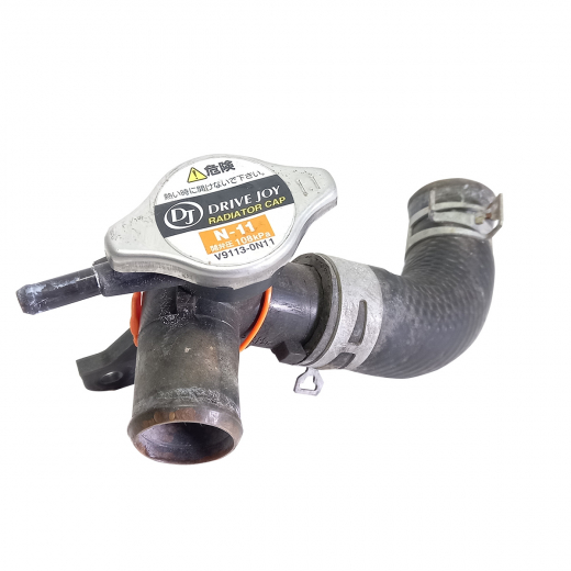 Горловина радиатора двигателя Scion xA '03-'07/ Toyota Vitz '99-'05/ bB '00-'05/ Funcargo '99-'05/ Ist '02-'07/ Platz '99-'05/ Porte '04-'12/ Raum '03-'11/ Sienta '03-'15/ Echo '99-'05/ Yaris '99-'05/ Yaris Verso '99-'05/ Will Cypha '02-'05/ Will Vi '00-'01 контрактная