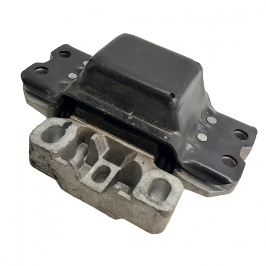 Подушка двигателя Volkswagen Golf Plus '05-'14/ Golf V '03-'13/ Golf VI '08-'12/ Jetta '05-'10/ Jetta '10-'19/ Touran '03-'06/ Touran '06-'10/ Sharan '10-'24/ Tiguan '08-'17/ Beetle '11-'24/ Passat Сс '08-'11/ Skoda Fabia '07-'15/ Octavia '04-'08/ Octavia '08-'13/ Roomster '06-'15/ Superb '08-'15/ Yeti '09-'18/ Audi A3 '03-'12/ A3 '12-'20/ Tt '06-'14 (BSE, BSF, CCSA, CMXA, BUD, CGGA, BMY, CAVD, CNWA, BLF, BLS, BXE, BMM, BLG, CAXA, BCA, BGU, BKG, BAG, BLN, BLP, AXX, BPY, BWA, CCTA, CBDB, CJAA, CBFA, CAYC, BKD, CBDA, CCZ, CBZB, CHGA) 2WD, AMT/DSG левая контрактная