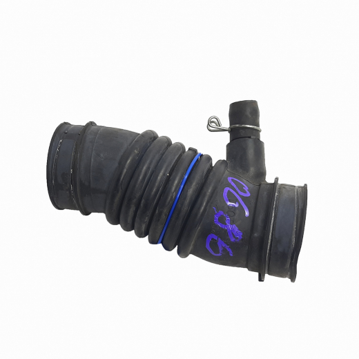 Патрубок воздушного фильтра Toyota Vitz '05-'10/ Vitz '10-'19/ Axio '12-'19/ Belta '05-'12/ Fielder '12-'19/ Ist '07-'16/ Porte '12-'19/ Probox '14-'19/ Ractis '05-'10/ Ractis '10-'16/ Spade '12-'19/ Succeed '14-'19/ Yaris '05-'10/ Mazda Familia Van '18-'19 (1NZ-FE, 2NZ-FE) контрактный