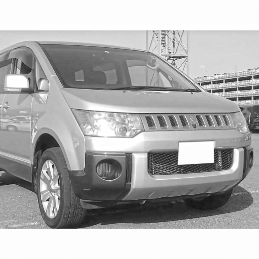 Бампер передний Mitsubishi Delica D5 '07-'19 контрактный