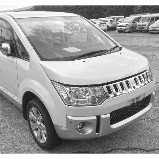Решетка радиатора Mitsubishi Delica D5 '06-'20 контрактная