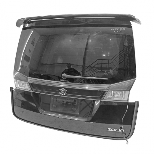 Дверь багажника Suzuki Solio '10-'13 контрактная 