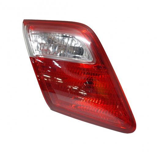 Стоп сигнал Toyota Camry '06-'11 левый в крышку багажника (06-138) контрактный