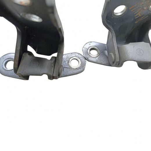 Шарнир передней левой двери Toyota Prius '97-'03 верхний+нижний контрактный