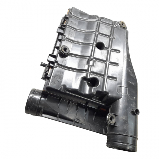 Корпус воздушного фильтра Volkswagen Golf '12-'21/ Passat '15-'22/ Tiguan '17-'22/ Skoda Octavia '20-'22/ Octavia '13-'20/ Superb '15-'22/ Karoq '17-'22/ Kodiaq '16-'22/ Audi A3 '12-'20 (CJZA, CJZB, CHPA, CMBA, CUKA, CXSA, CZC, CZEA, CZDA) контрактный