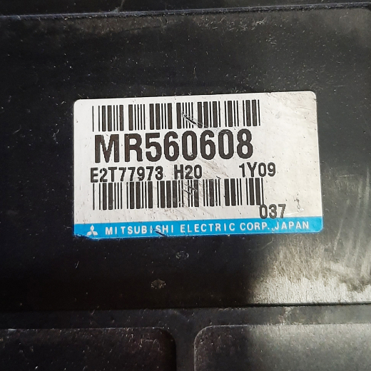 Компьютер двигателя Mitsubishi Diamante '94-'05 (6G73 GDI) 2WD AT контрактный MR560608