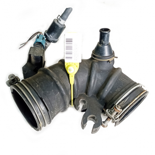 Патрубок воздушного фильтра Toyota Estima '01-'06/ Alphard '02-'11 (2AZ-FXE) контрактный