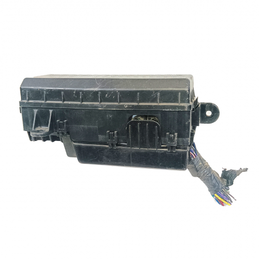 Блок реле (под капот) Mitsubishi Pajero Sport '08-'16/ L200 '07-'16 контрактный