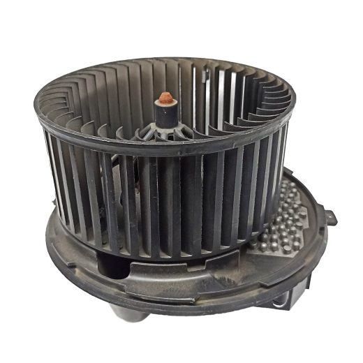 Моторчик печки Volkswagen Golf V '10-'13/ Jetta '10-'19/ Skoda Superb '14-'15/ Audi Q3 '11-'19 с управлением контрактный