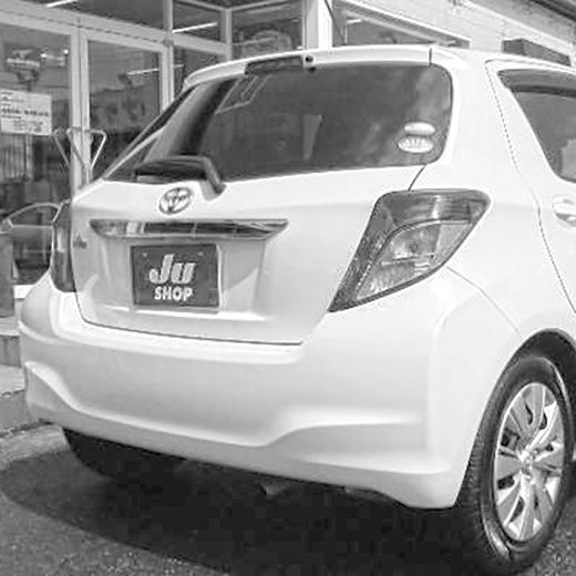 Бампер задний Toyota Vitz '10-'17/ Yaris '10-'17 контрактный