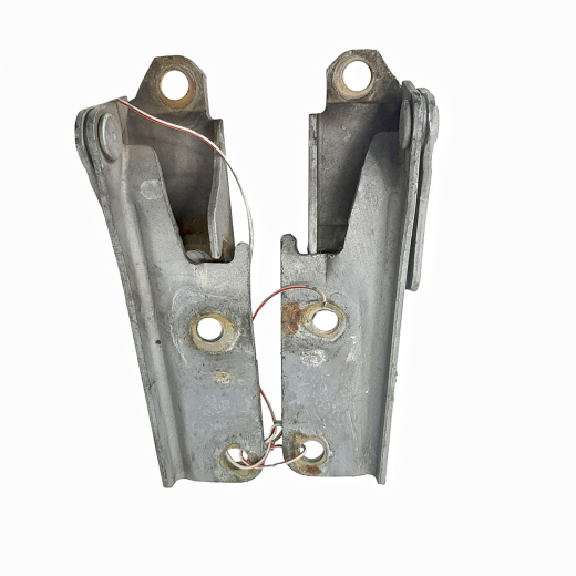 Шарниры капота Mitsubishi Montero '00-'06/ Pajero '99-'07 пара контрактные
