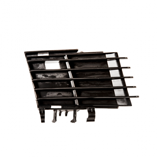 Заглушка бампера Opel Vectra '02-'05 передняя правая под противотуманку API (Тайвань) 