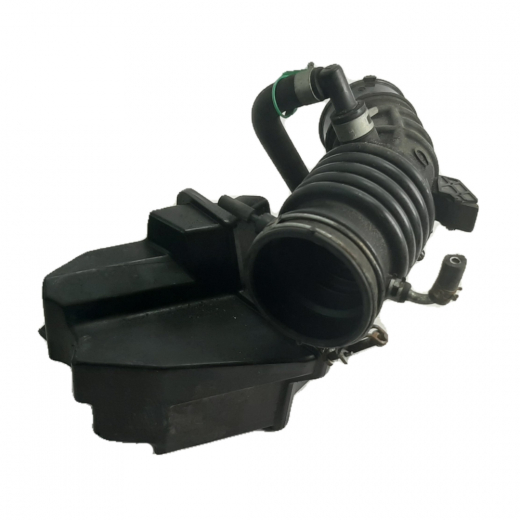 Патрубок воздушного фильтра Nissan Wingroad/ AD '99-'02/ Sunny '98-'02/ Bluebird Sylphy '00-'03 (QG15DE, QG13DE) Контрактный