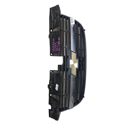 Решетка радиатора Suzuki Chevrolet Cruze '01-'08 контрактная