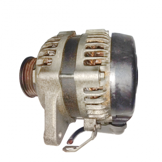 Генератор двигателя Toyota Corolla Axio/ Fielder/ Auris/ Spade/ Porte '12-'17/ Vitz RS MT '14-'17/ Ractis '10-'16 (1NZ-FE) квадратный разъем, 4 конт. контрактный