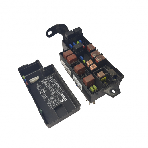 Блок реле (под капот) Subaru Forester '01-'07 контрактный