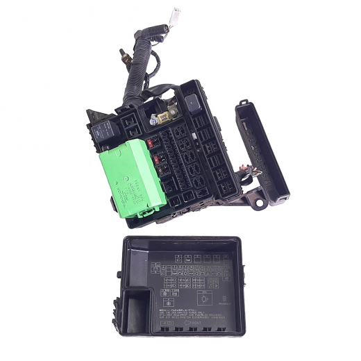 Блок реле (под капот) Mitsubishi Lancer '03-'10/ Cedia '00-'03 контрактный