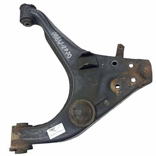 Рычаг передний Mitsubishi Delica '94-'07 правый нижний 4WD контрактный