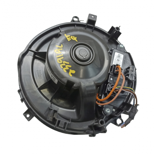 Моторчик печки Volkswagen Golf '12-'21/ Tiguan '17-'21/ Skoda Octavia '13-'20/ Kodiaq '16-'22 контрактный 