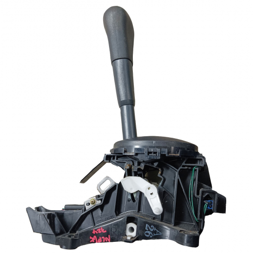 Рычаг переключения КПП Toyota Ist '02-'07 AT Контрактный