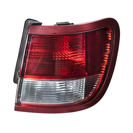Стоп сигнал Nissan Expert '99-'05 правый (220-24767) контрактный