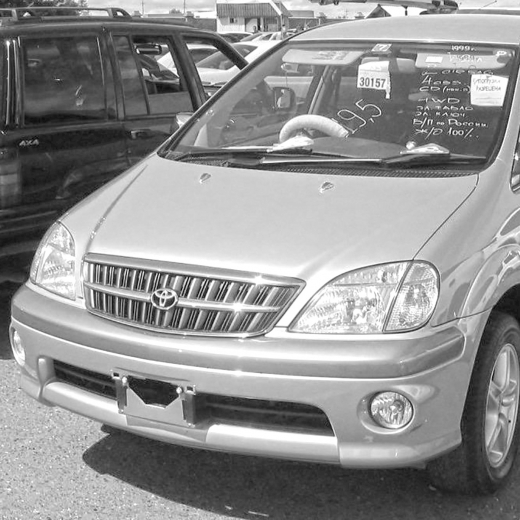 Капот Toyota Nadia '98-'03 контрактный решетка