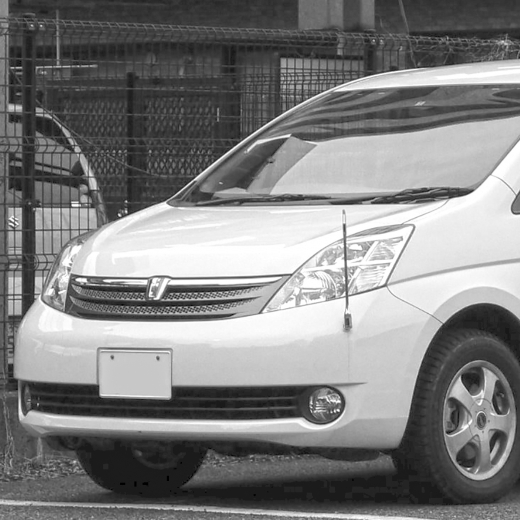 Капот Toyota Isis '04-'17 контрактный