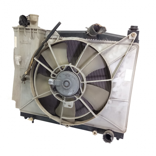 Радиатор охлаждения Toyota Sienta '03-'15 (1NZ-FE) CVT без охлаждения контрактный в сборе