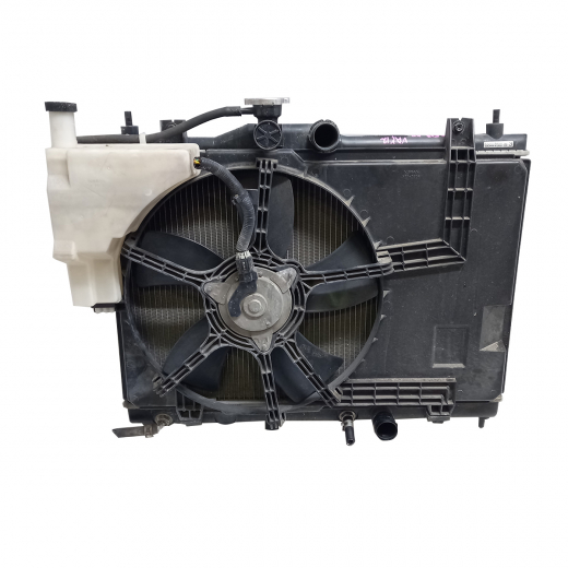 Радиатор охлаждения Nissan AD/ Expert / Wingroad '05-'16 / Tiida / Latio / Bluebird Sylphy '05-'12 (HR15DE, MR18DE, HR16DE, MR20DE, CR12DE) AT контрактный в сборе