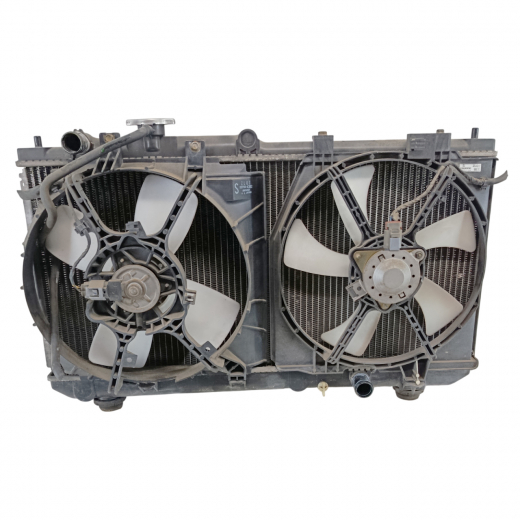 Радиатор охлаждения Mazda Familia '98-'04 (B3-ME, ZL-DE, ZL-VE, FP-DE, FS-ZE) MT контрактный в сборе