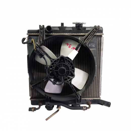 Радиатор охлаждения Mazda Demio '96-'99 (B3-ME, B5-ME) AT контрактный в сборе