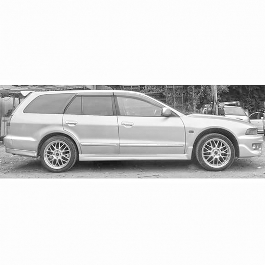 Дверь передняя правая Mitsubishi Galant/ Legnum '96-'05 контрактная