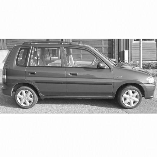 Дверь передняя правая Mazda Demio '96-'02 контрактная