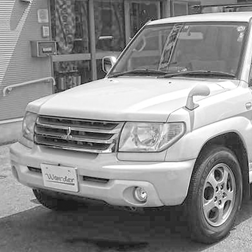 Решетка радиатора Mitsubishi Pajero IO '00-'07 контрактная