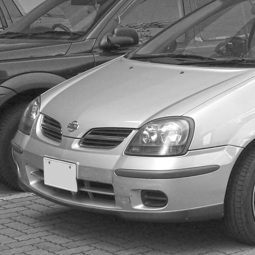 Решетка радиатора Nissan Tino '98-'03 правая контрактная