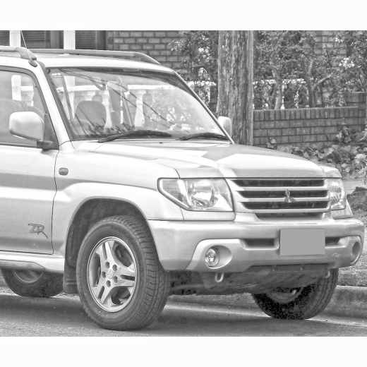 Крыло переднее Mitsubishi Pajero IO '98-'07 правое контрактное