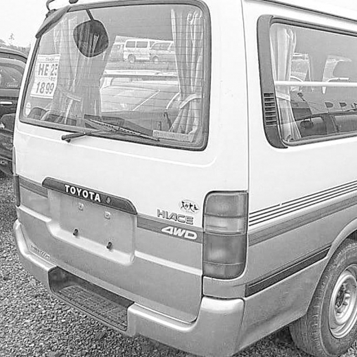 Бампер задний Toyota Hiace '89-'04 под ступеньку контрактный