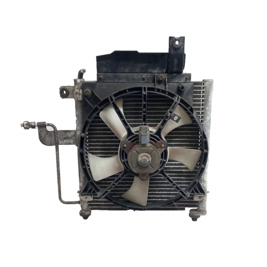 Радиатор кондиционера Mazda Demio '96-'99 с вентилятором контрактный