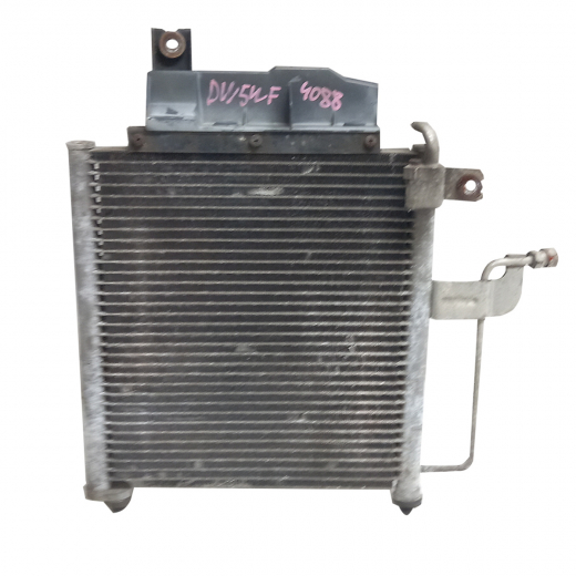 Радиатор кондиционера Mazda Demio '96-'99 с вентилятором контрактный