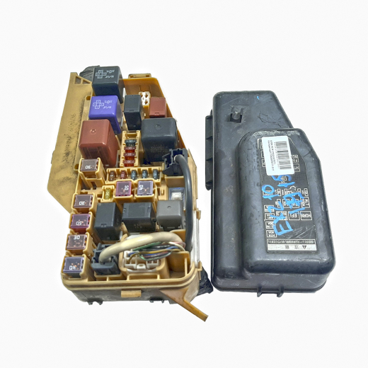 Блок реле (под капот) Toyota Raum '97-'03/ Starlet '96-'99 контрактный