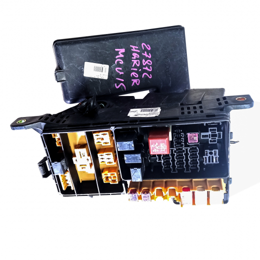 Блок реле (под капот) Toyota Harrier '97-'03 контрактный