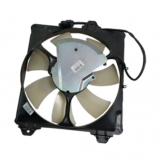 Вентилятор радиатора Toyota Rav4 '00-'05 (1AZ-FE, 1ZZ-FE, 2AZ-FE, 1AZ-FSE) правый A/C контрактный