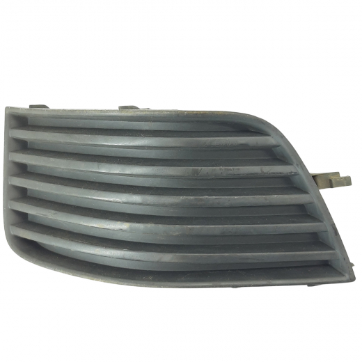 Заглушка бампера Toyota Opa '00-'05 переднего правая под противотуманку Контрактный