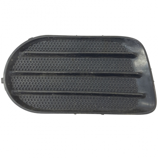 Заглушка бампера Toyota Wish '03-'05 переднего правая под противотуманку Контрактный 