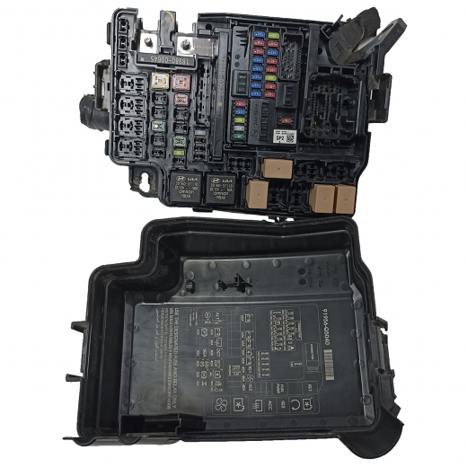 Блок реле (под капот) Kia Seltos '19-'25 контрактный