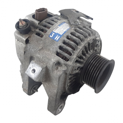 Генератор двигателя Toyota Camry '01-'03/ Gaia '01-'02/ Harrier '97-'03/ Kluger '00-'03/ Nadia '98-'03/ Opa '00-'02/ Rav4 '00-'03/ Rav4 '00-'05 (2AZ-FE, 1AZ-FSE, 1AZ-FE) овальный разъем, 3 конт, алюминевая крышка контрактный