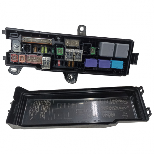 Блок реле (под капот) Lexus Is '13-'19 задний контрактный